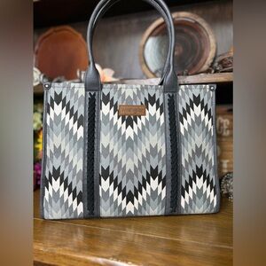 Wrangler Chevron Pattern Tote in Black and Gray